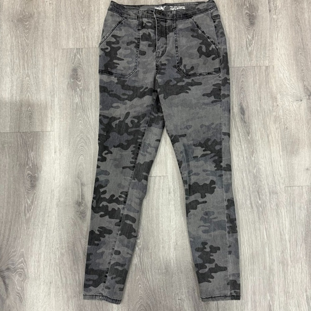 Mossimo High Rise Jegging Women's 8/29 Gray Camo Super Stretch Denim Button Flap